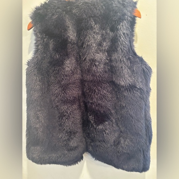 Women's Navy Faux Fur Vest soft medium stylish fall trendy - Picture 6 of 11